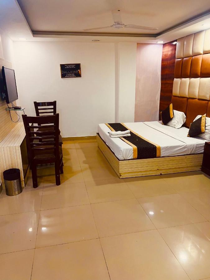 Hotel Cozy Cave Delhi Aiport New Delhi Exterior photo