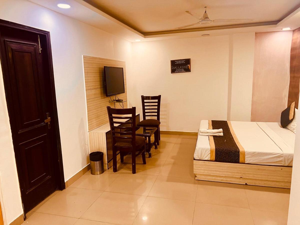 Hotel Cozy Cave Delhi Aiport New Delhi Exterior photo