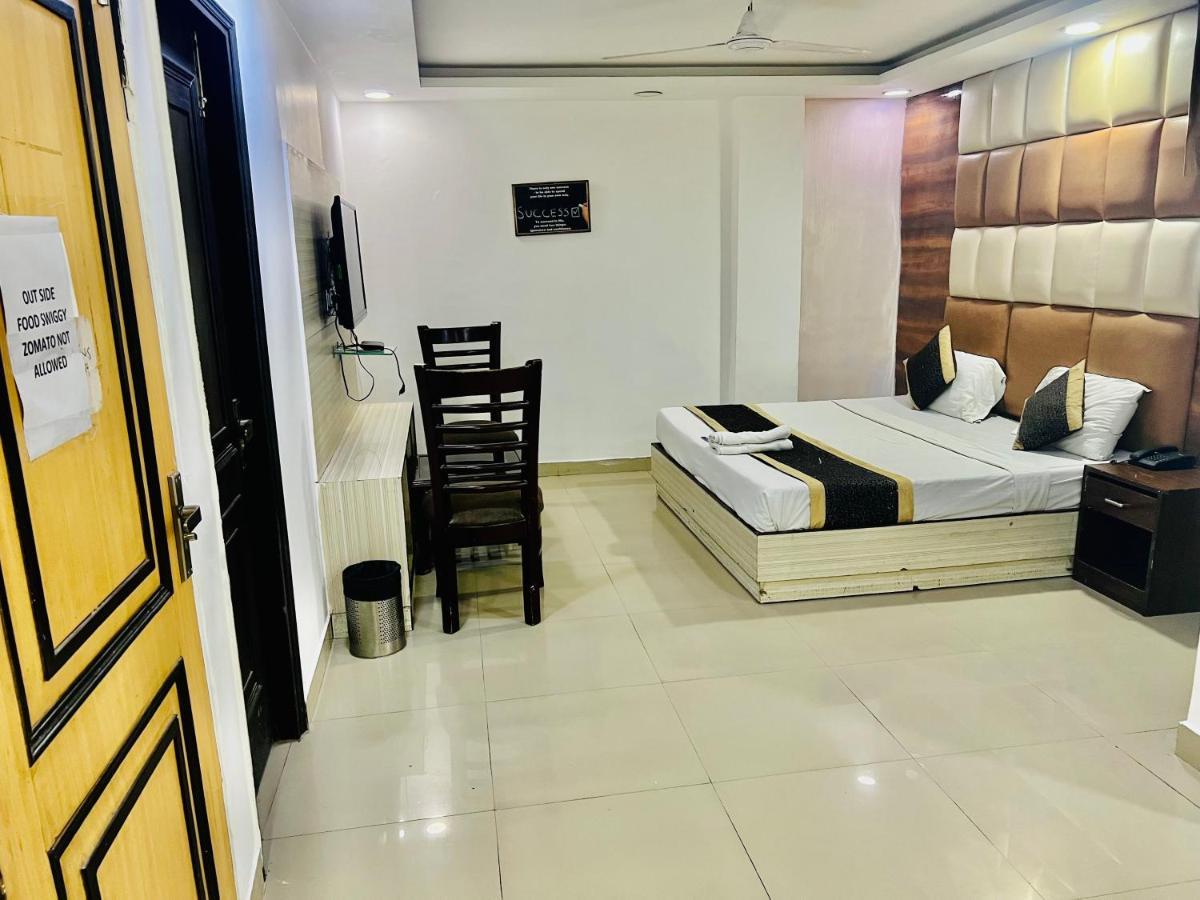 Hotel Cozy Cave Delhi Aiport New Delhi Exterior photo